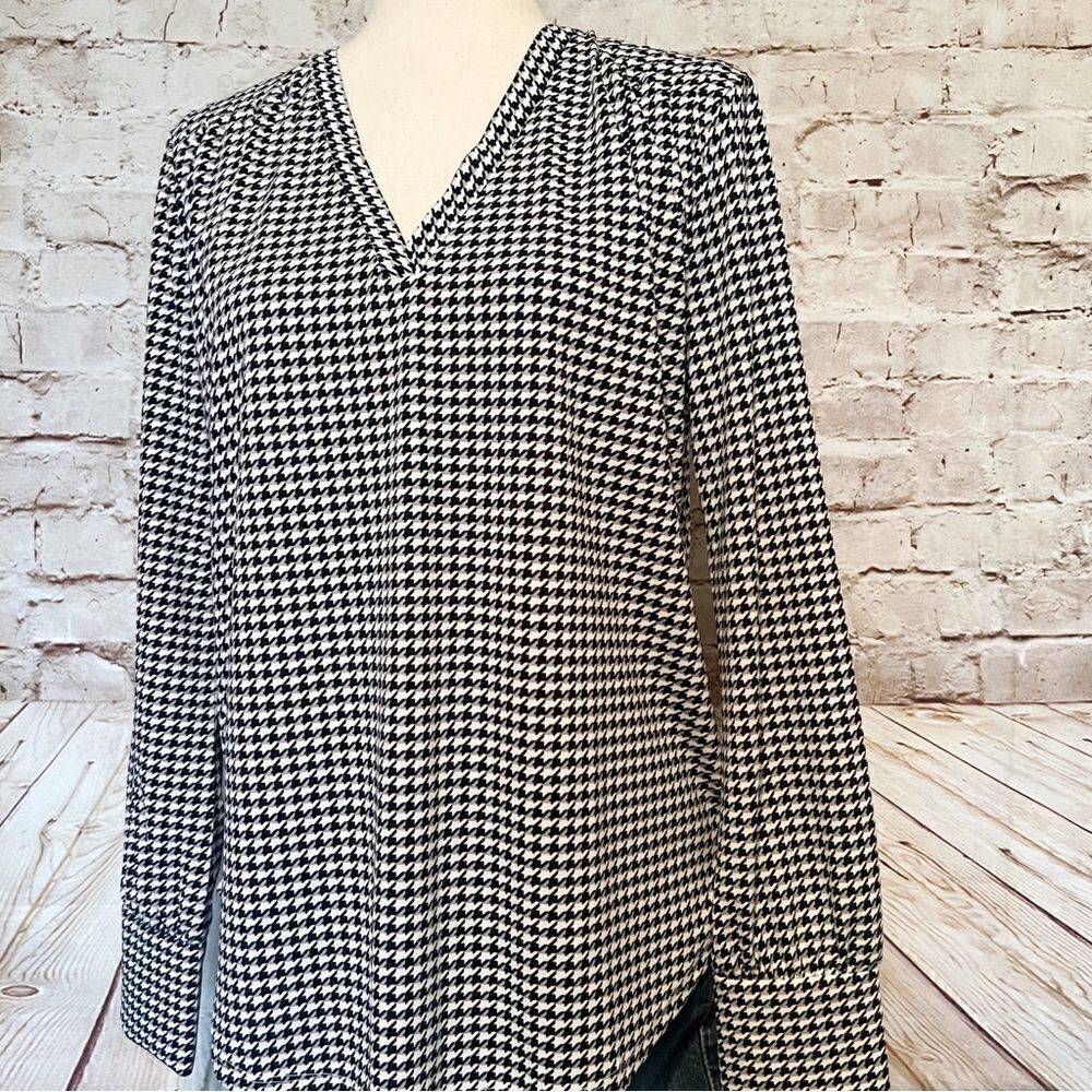 Ann Taylor houndstooth jersey blouse top